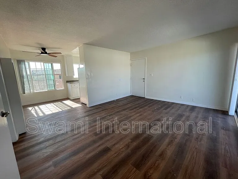 836 W 79th St #4 — Photo 11