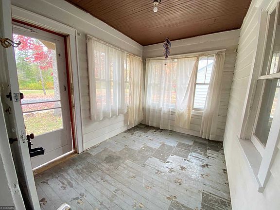 3rd image of 212 Morgan Ave S