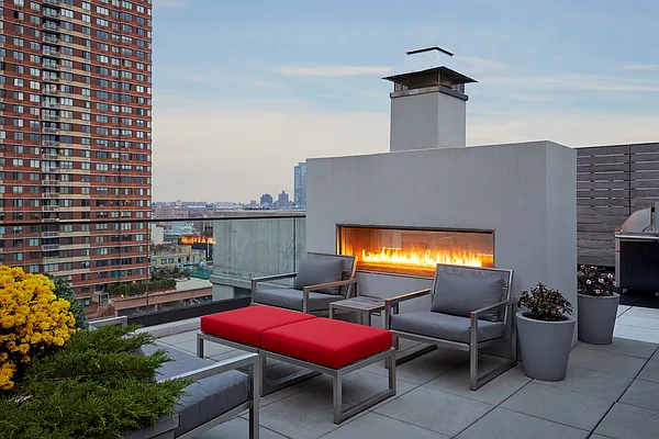 Rented by Aura Management | media 6