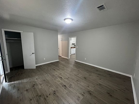 5th image of 3112 42nd Ave