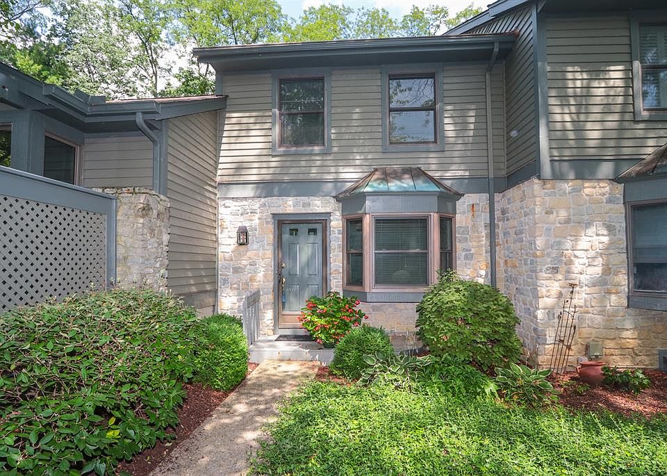 1st image of 9 Muirfield Ln