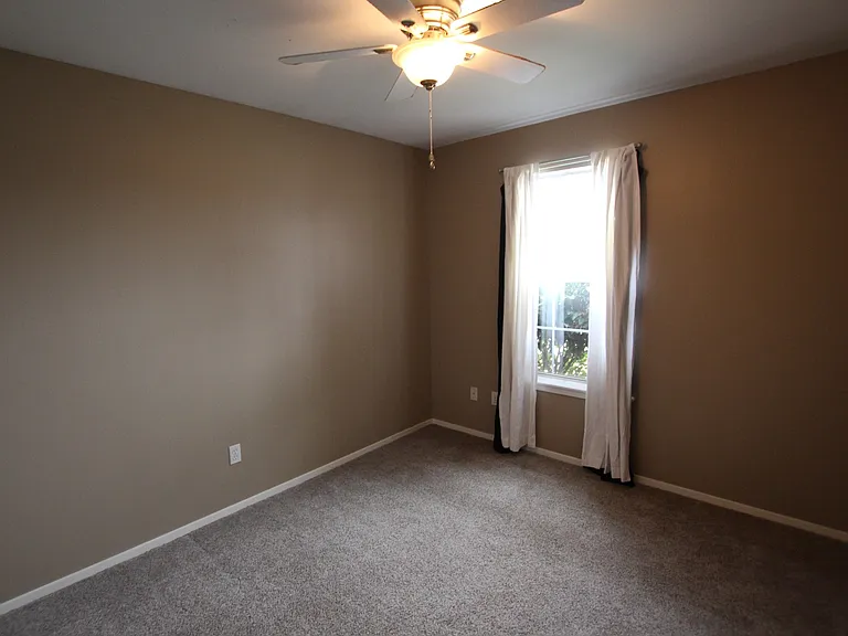 447 Redbud Cir — Photo 19