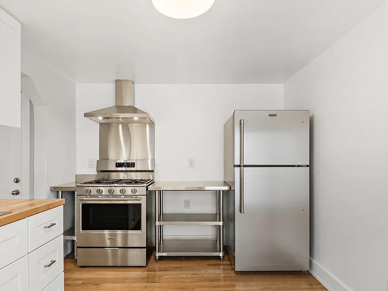 2710 Union St #1 — Photo 14