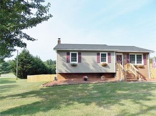 1114 Holly Springs Rd, Mount Airy, NC 27030