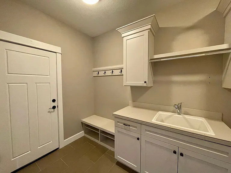 2120 SW Dolph Ct — Photo 25
