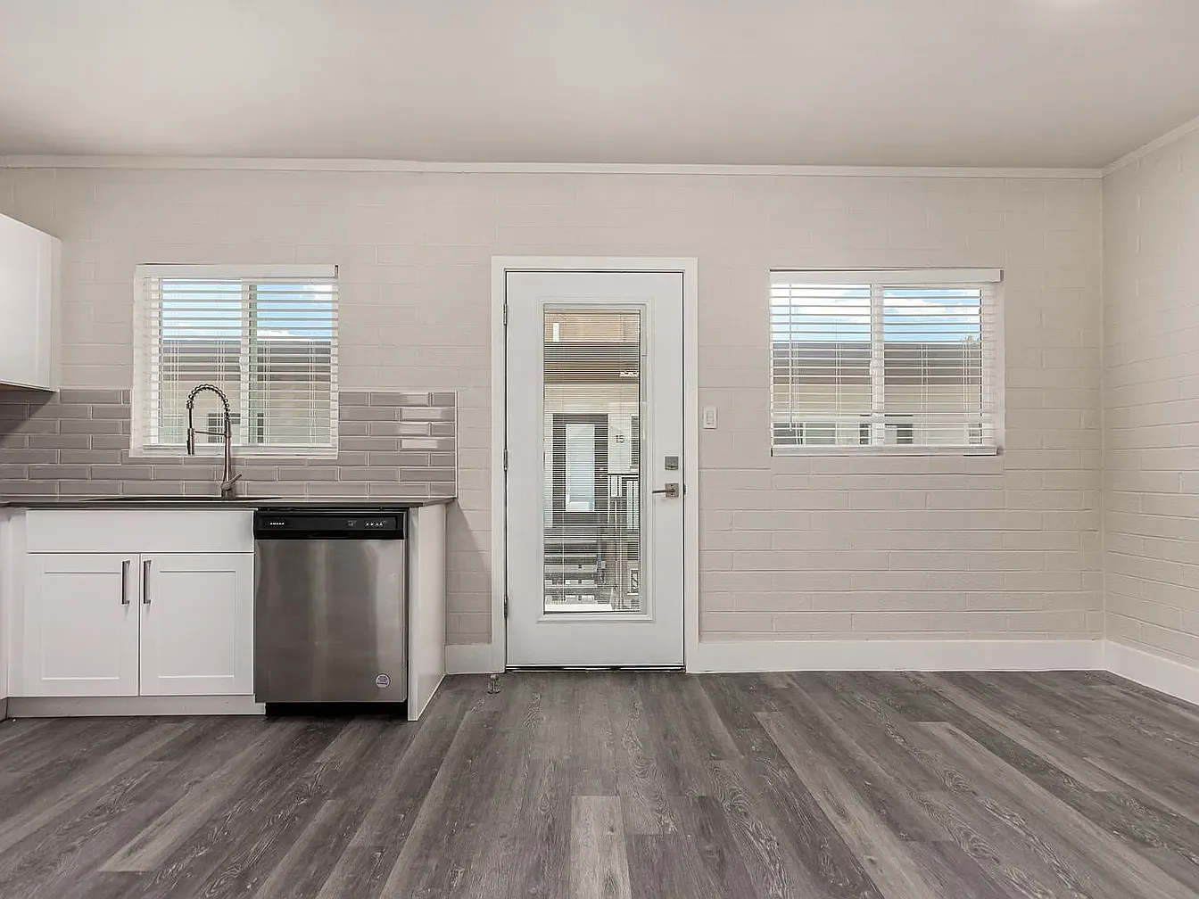 Studio, 410 sqft, $999 — Photo 3