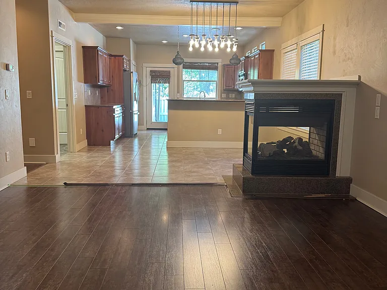 894 E Shadow Creek Ln — Photo 7