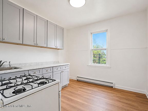 5th image of 22 Stanley Ave