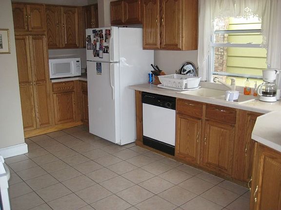 4th image of 1415 Cuyler Ave