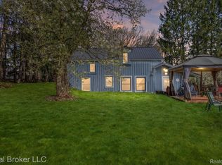 920 Munger Rd, Holly, MI 48442