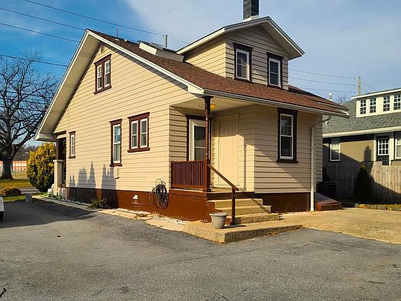 3rd image of 421 Rohrerstown Rd