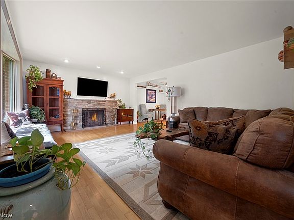 4th image of 2675 W Ridgewood Dr