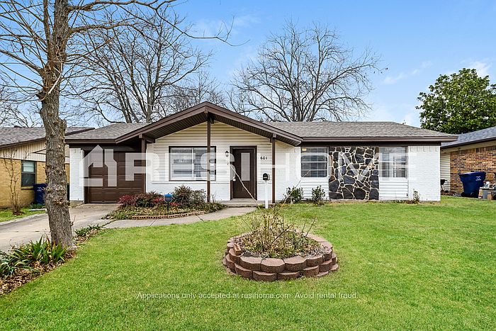 1st image of 601 Dawn Dr