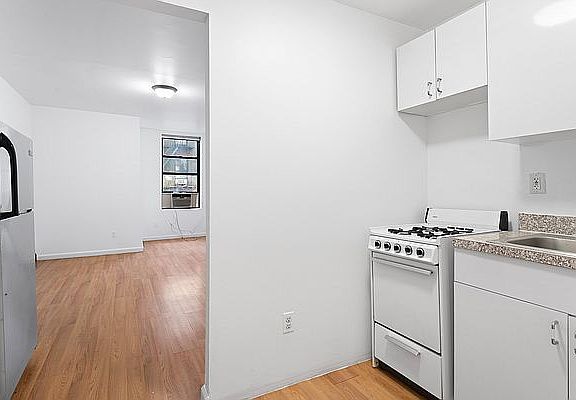 5th image of 172 E 104th St APT 3B