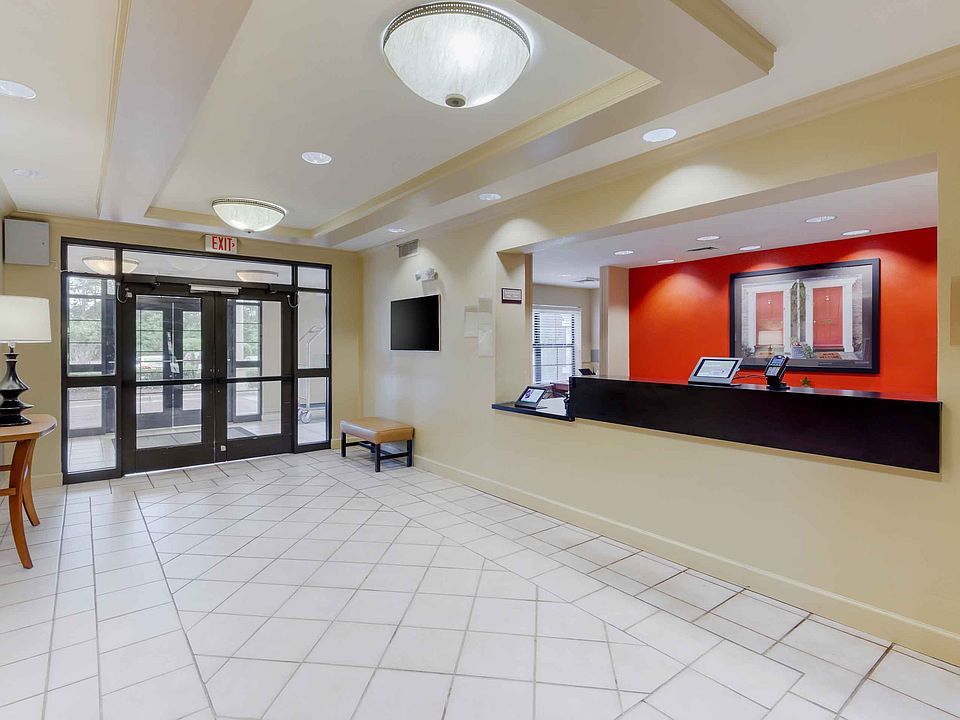 Lobby and Guest Check-in