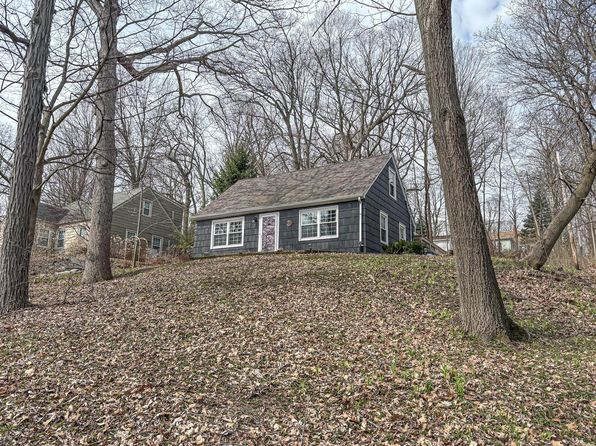 825 Post ROAD, Brookfield, WI 53005