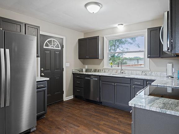 4th image of 801 Lemont Dr