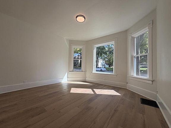 5th image of 59 E Walworth AVENUE