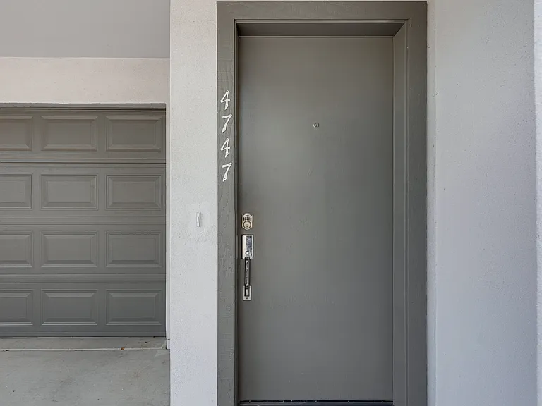 4747 E Culver St — Photo 6