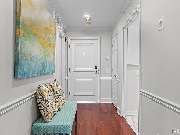 2nd image of 514 Coeur De Royale Dr APT 403