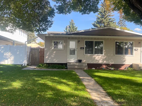 51 Carleton Dr, Saskatoon, SK S7H 3N9