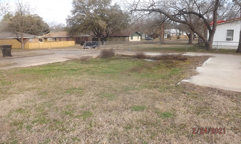 2nd image of 216 S 11th Ave