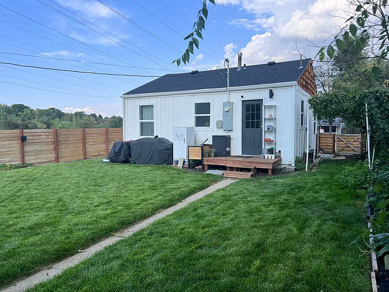 1095 Irving St — Photo 14