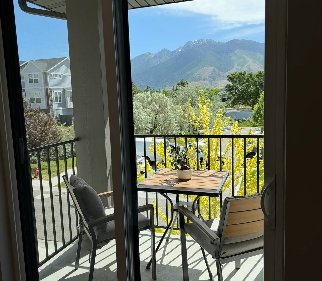 2 bed, 1.5 bath, 1700 sqft, $800 — Photo 3