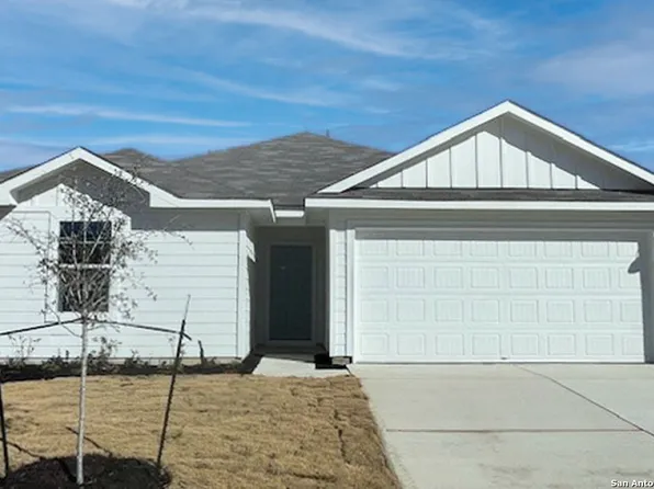 1005 VILLAGE RUN, Seguin, TX 78155