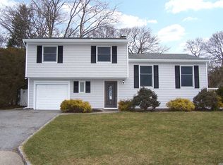 66 Mount Rainier Ave, Farmingville, NY 11738