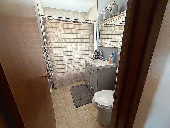 5th image of 2371 Joliet St