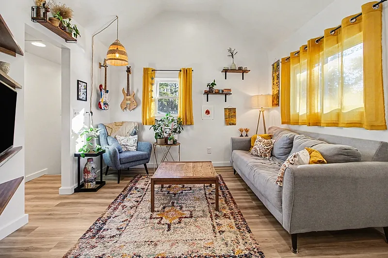 1 bed, 1.0 bath, 712 sqft, $1,575 — Photo 2