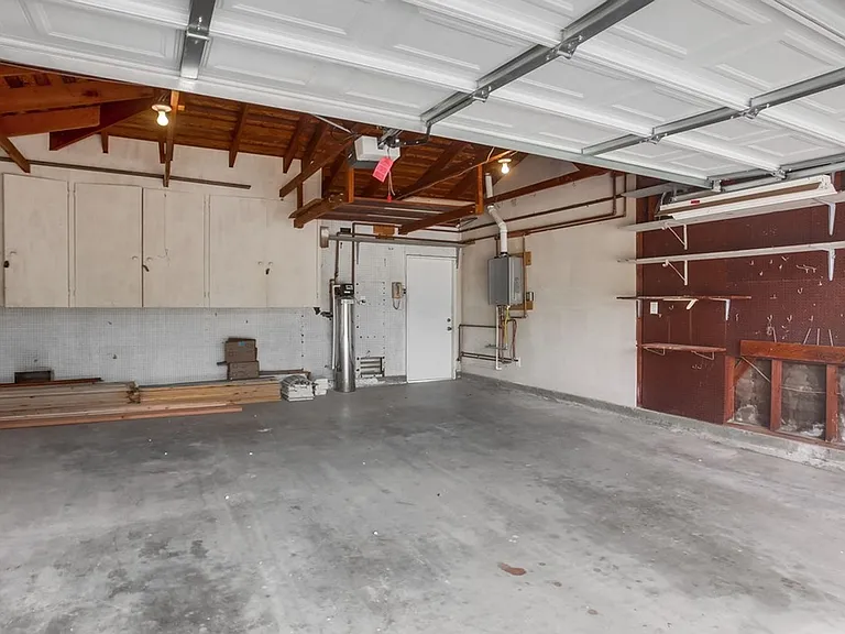 8302 Prestwick Dr — Photo 92