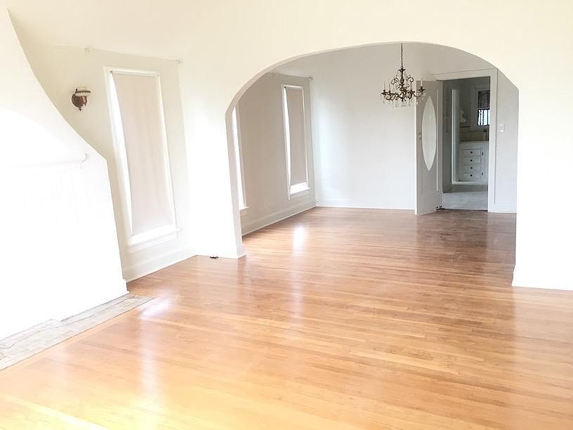 1st image of 2043 W 74th St