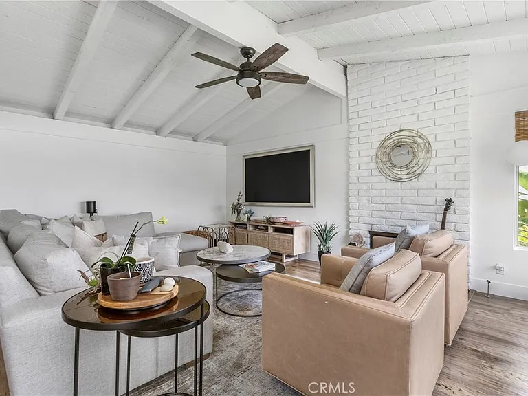 620 Temple Hills Dr — Photo 6