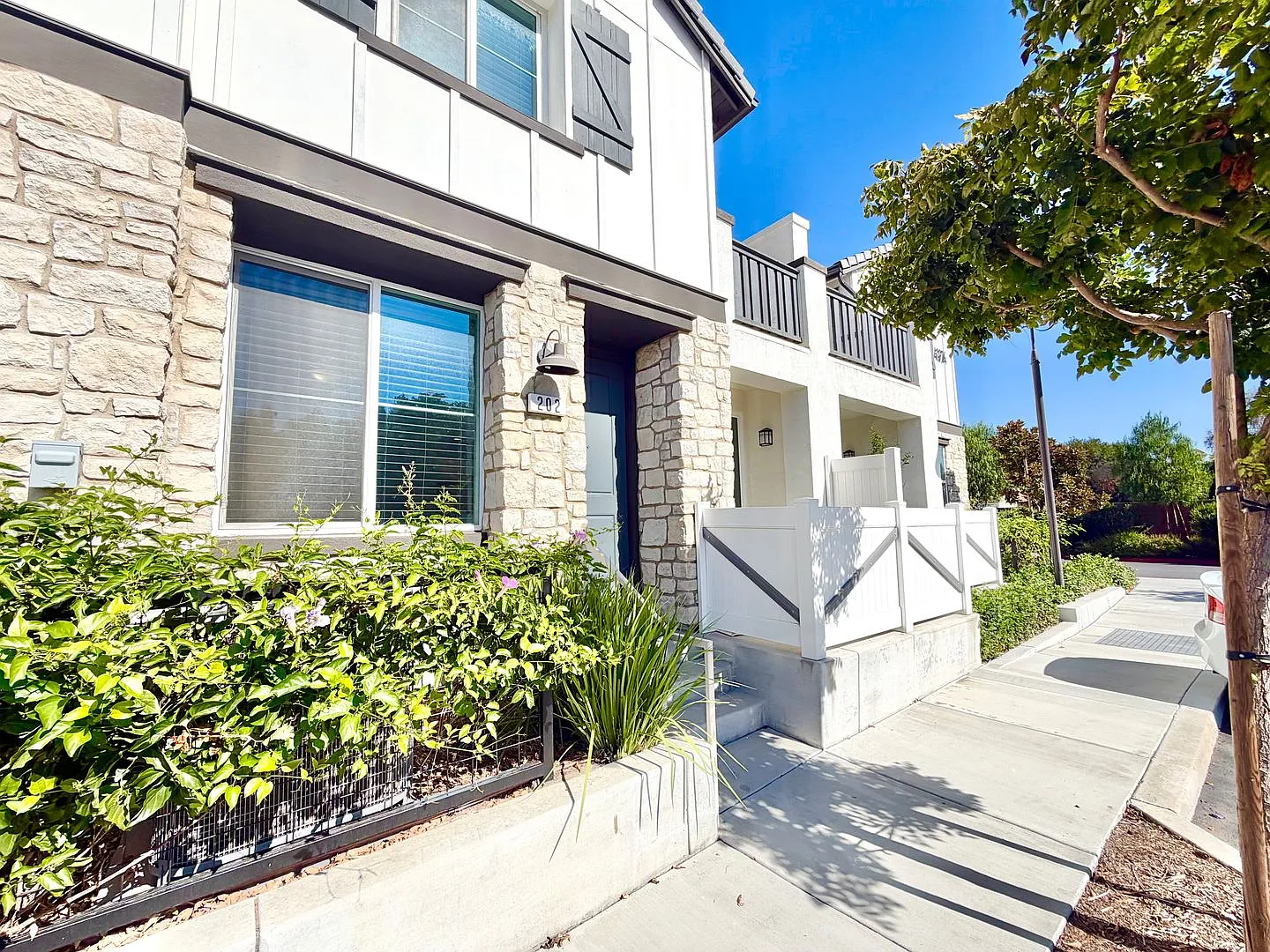 Modern 2 Bedroom Condo with 2.5 Baths, 2-Car Garage & Private Balcony — Photo 2