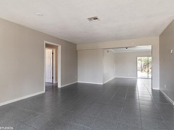4th image of 4273 Harbour Ln