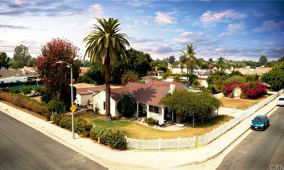 1st image of 2112 S Oaks Ave