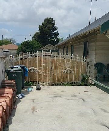 3rd image of 11863 Antwerp Ave
