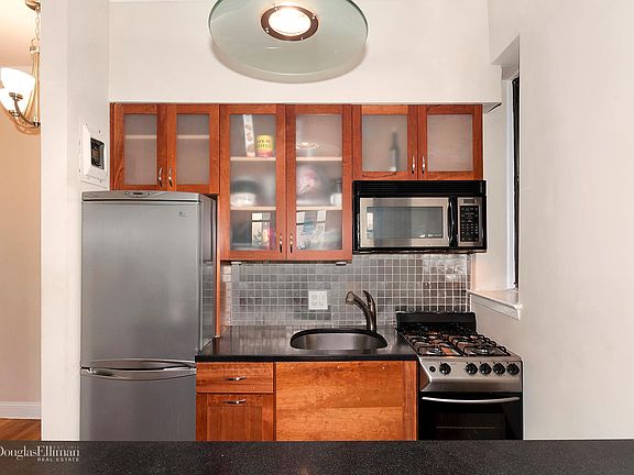 4th image of 30 E 95th St APT 3A