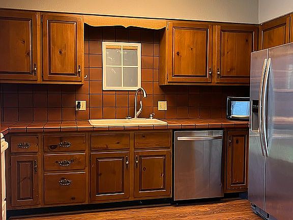 3rd image of 1817 Fairway Dr APT A