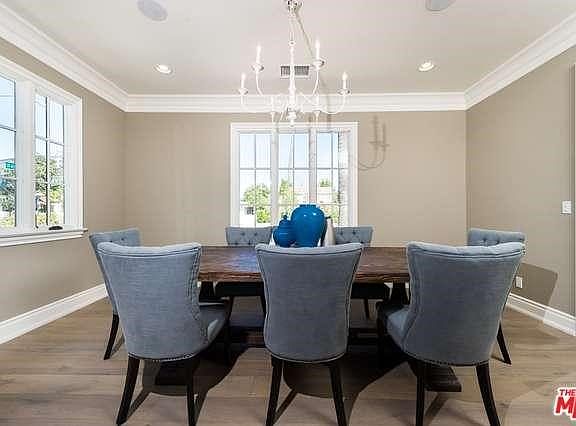 5th image of 217 N Doheny Dr