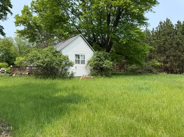 6187 N Oak Ave, White Cloud, MI 49349