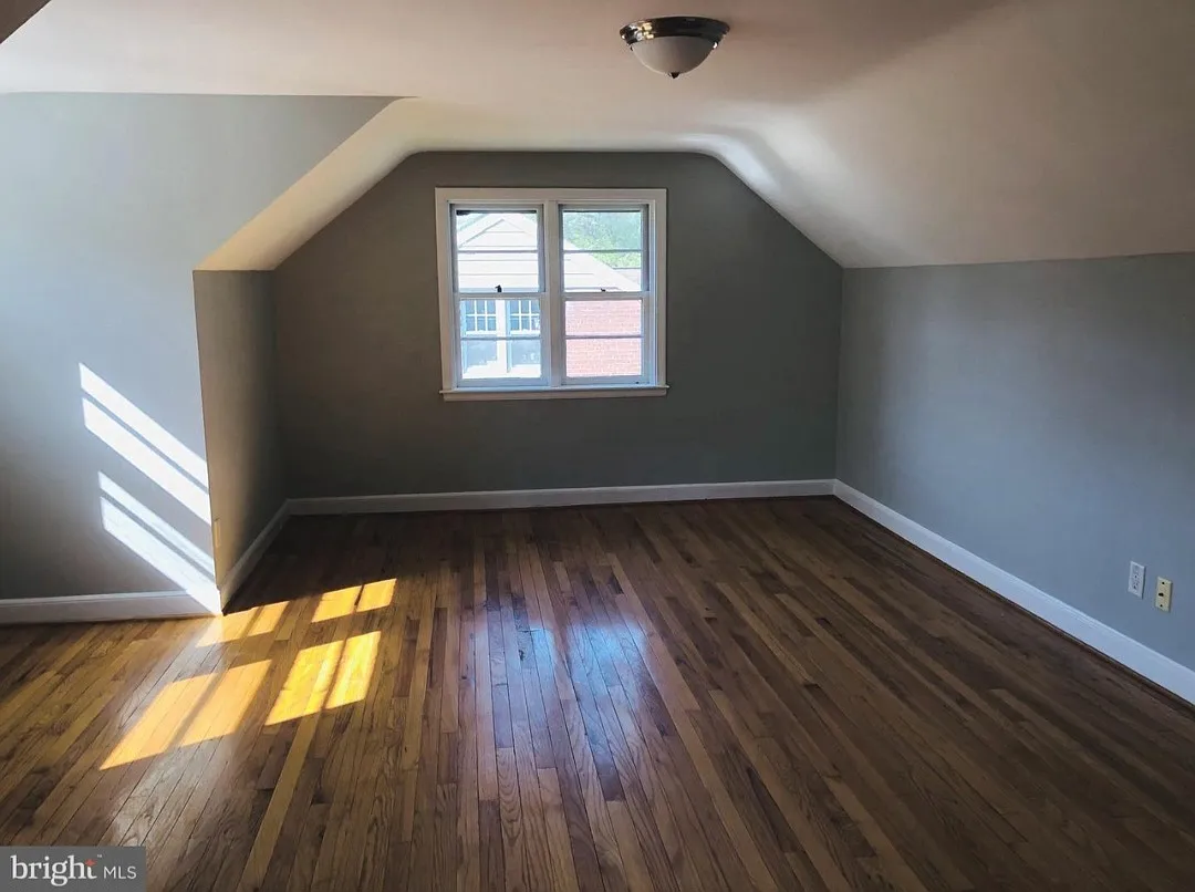 913 Brighton Ave — Photo 1