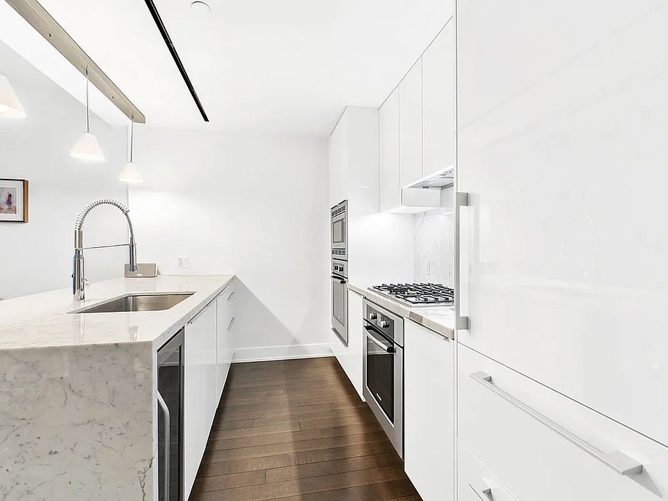 1st image of 5 Franklin Pl APT 12B