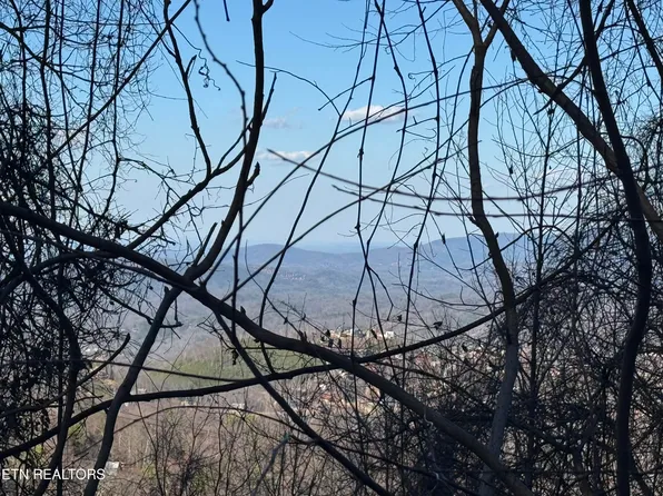 1549 Zermatt Dr, Gatlinburg, TN 37738