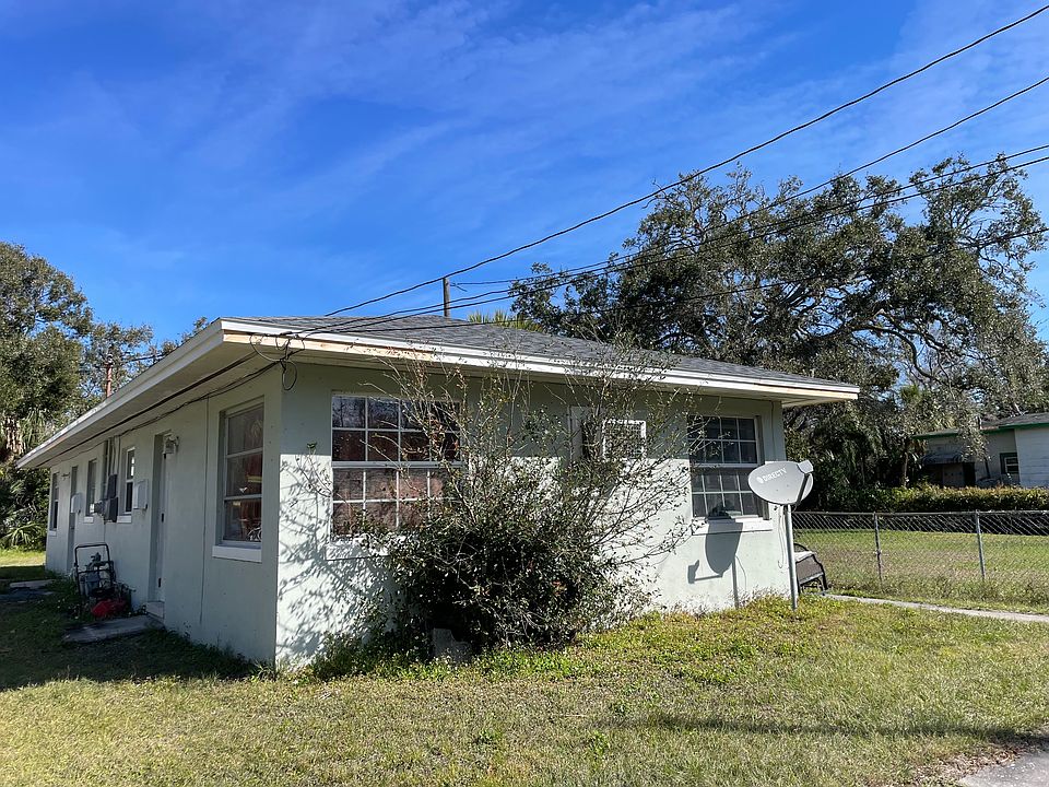 1st image of 810 Palm Bluff St Back 1/2