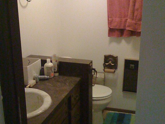 bathrm-tub/shower to right