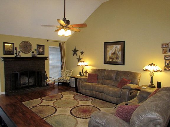 5th image of 653 Oak Hollow Dr