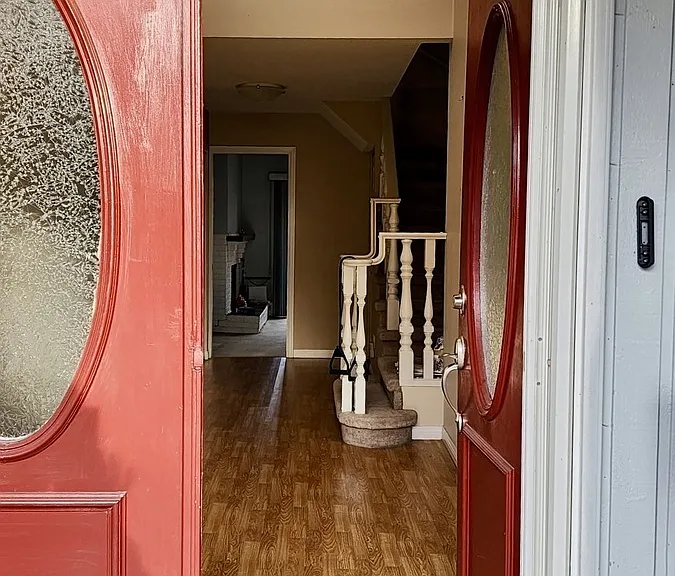 10454 Fraserglen Dr #MAIN — Photo 2